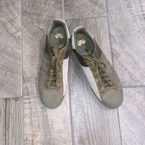 Vintage Adidas original army green & grey leather sneakers